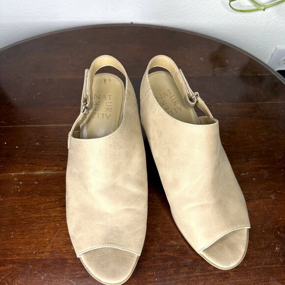 Naturalizer Teagan Slingback Heels Beige Size 9M Peep Toe Sandals Comfort - Picture 7 of 8